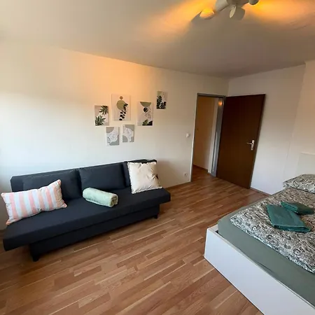 3 Bedroom Premium - Free Parking *
